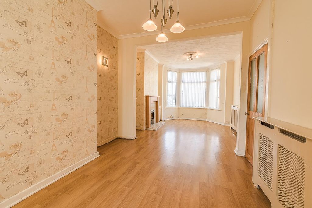 Property photo 2 of 19 Living / Dining