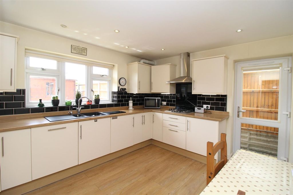 Property photo 3 of 13 Img_2296.Jpg