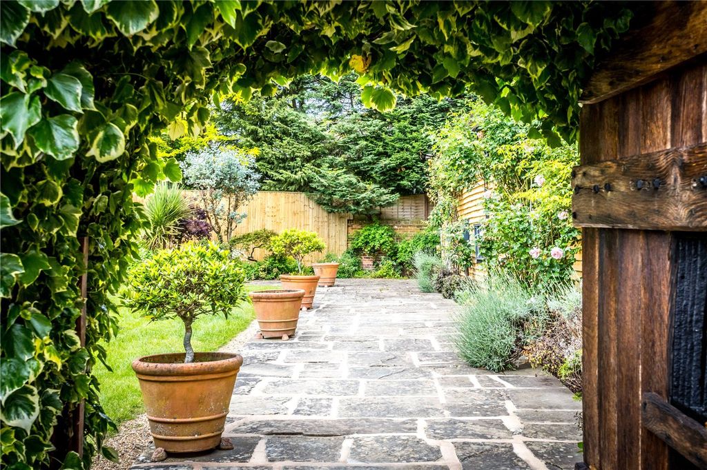 Property photo 2 of 42 House. Partnership