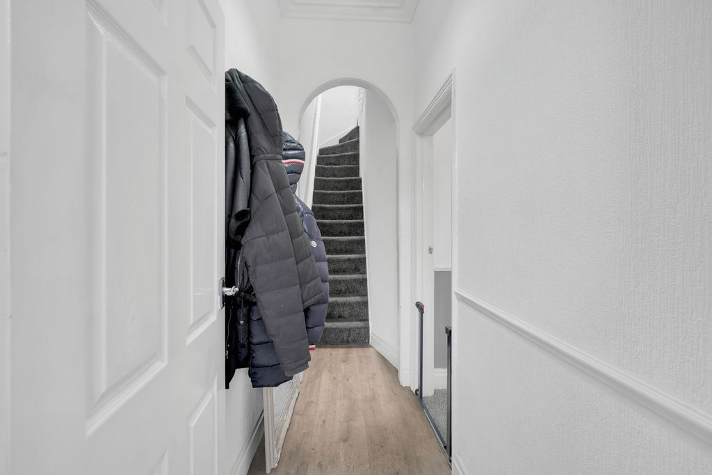 Property photo 2 of 12 Hallway 