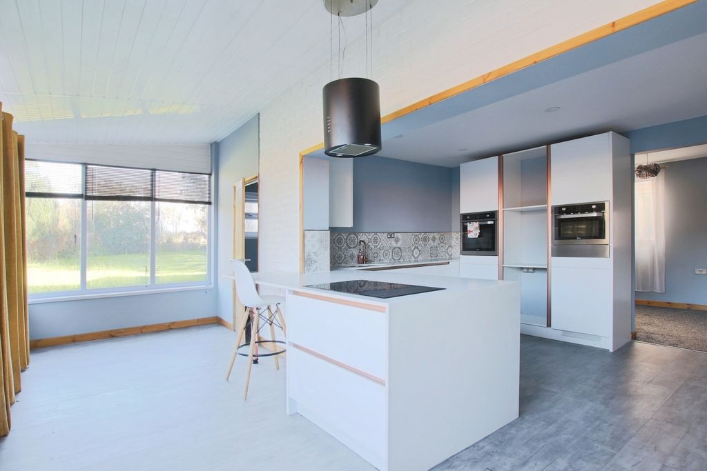 Property photo 2 of 23 4580455