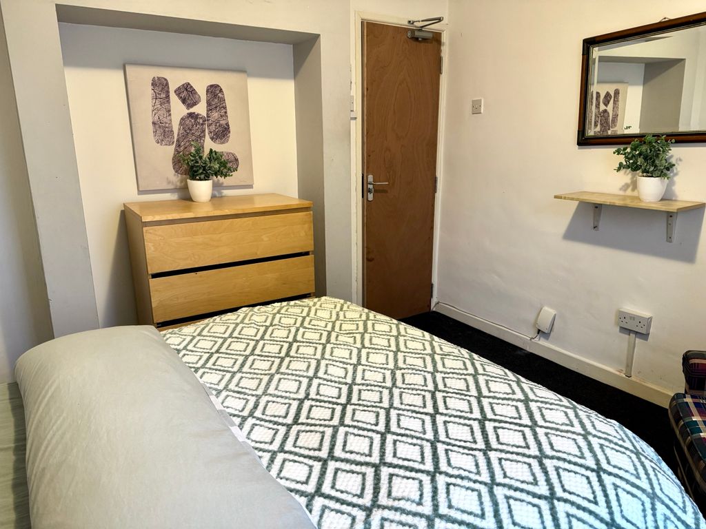 Property photo 2 of 3