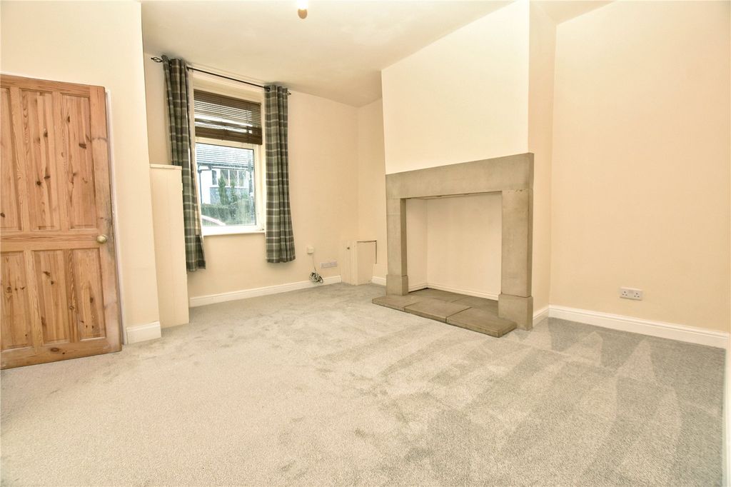 Property photo 3 of 14 Lounge