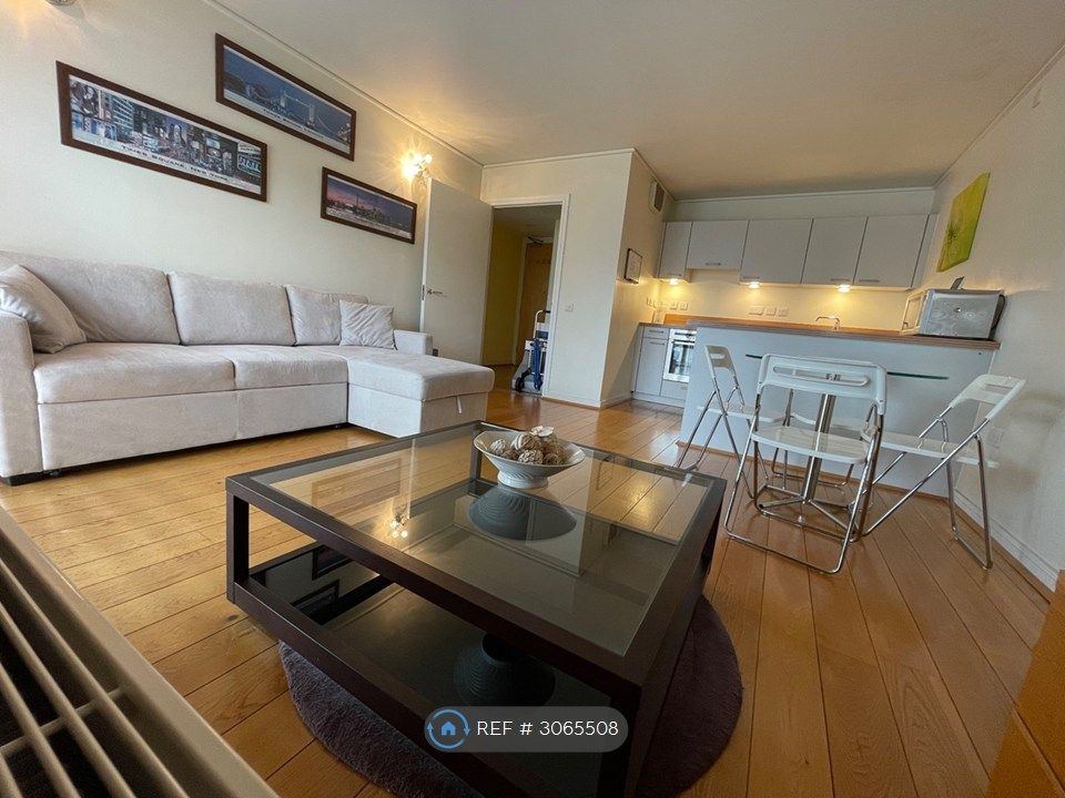 Property photo 1 of 10 Lounge