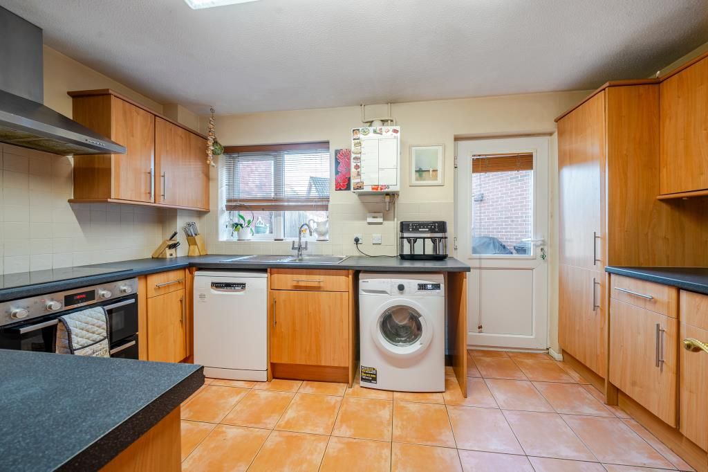 Property photo 2 of 20 Kitchen