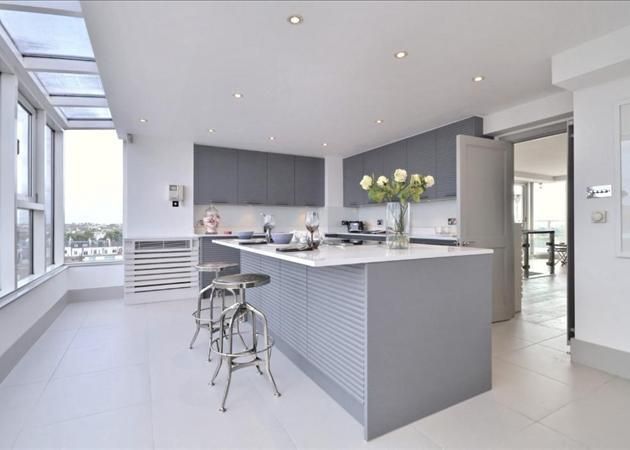 Property photo 2 of 10 21 Park St James - Kitchen.Jpg