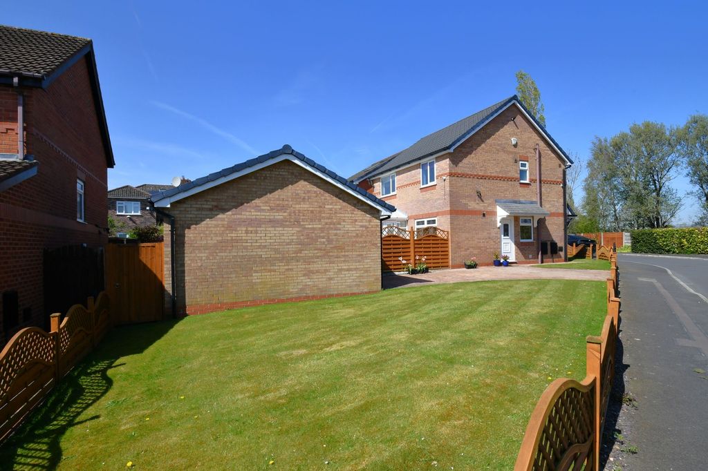 Property photo 3 of 31