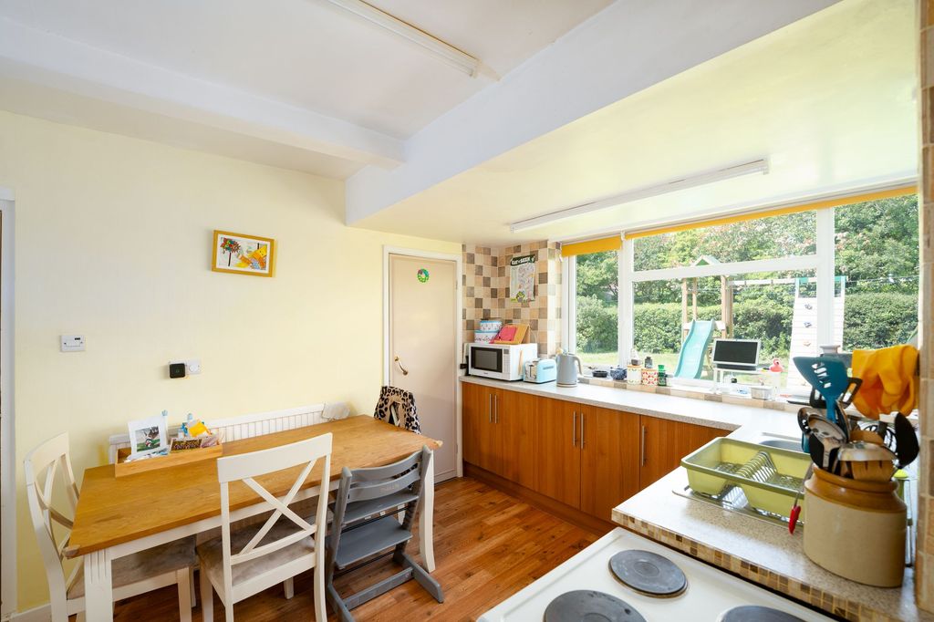 Property photo 3 of 11