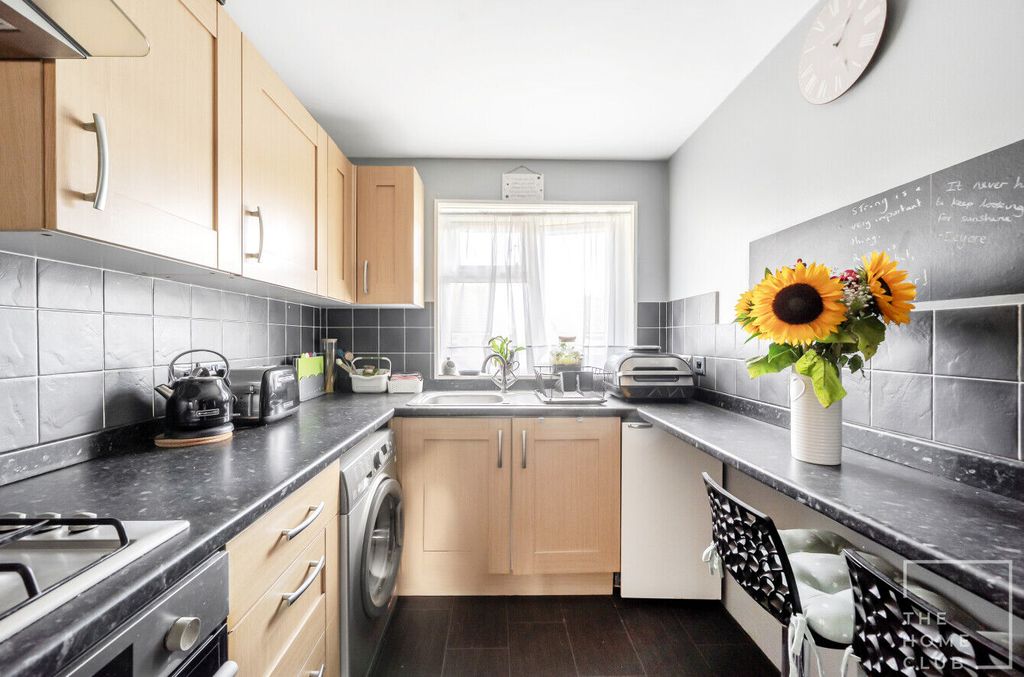 Property photo 2 of 13 d002d05d-B74B-42Bc-Be8F-9270E85ba1c0