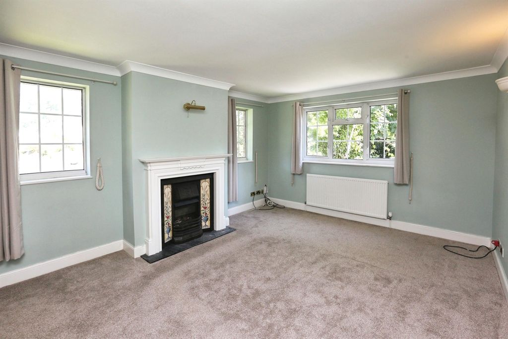 Property photo 2 of 23