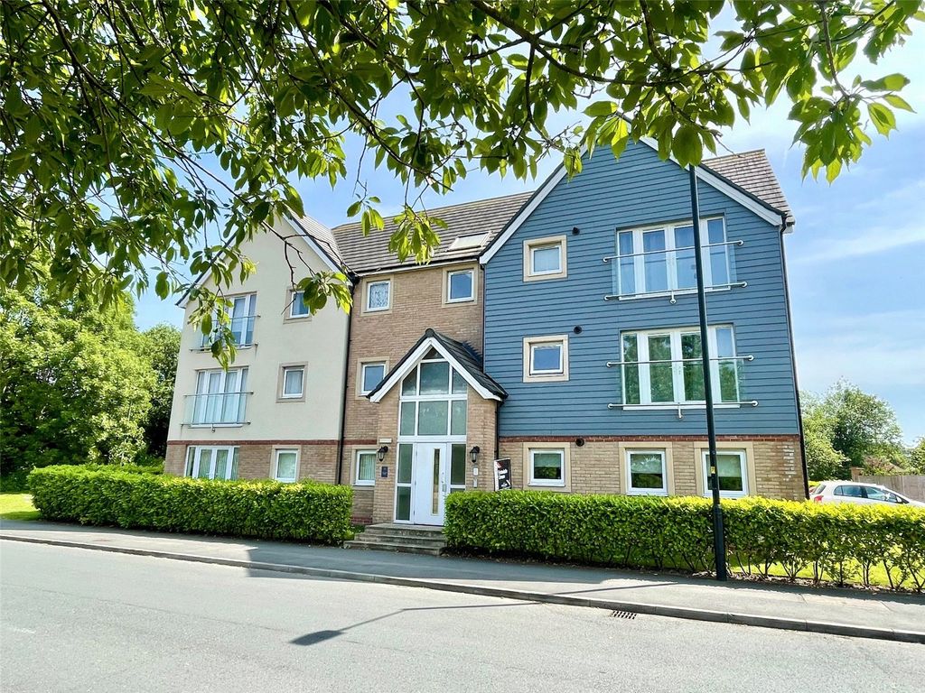 Property photo 1 of 17 External