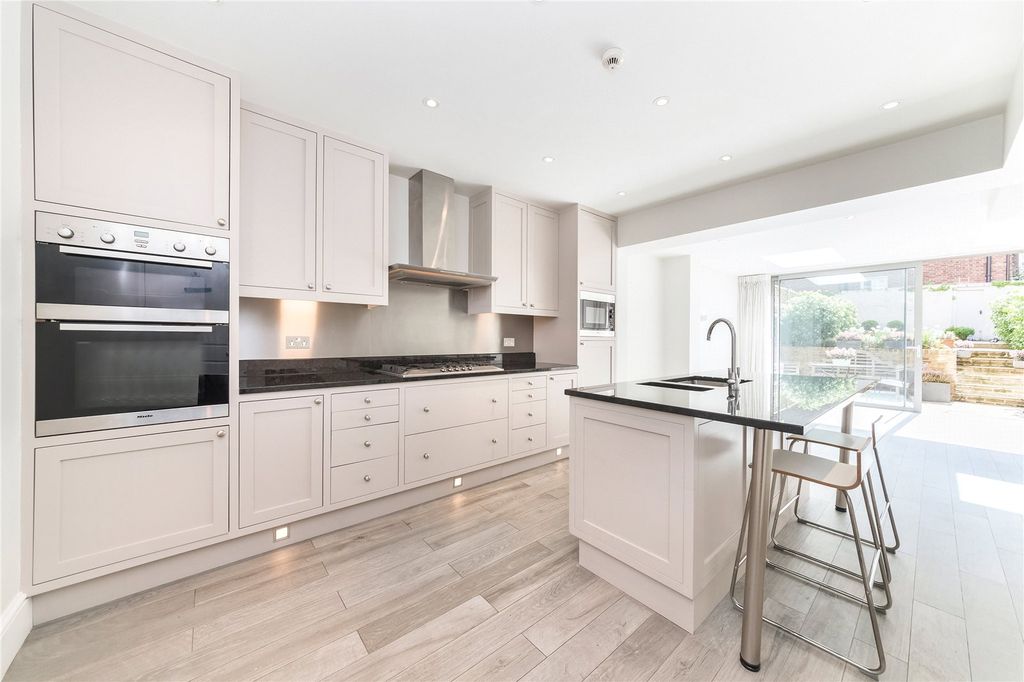 Property photo 3 of 19 Picture No. 18