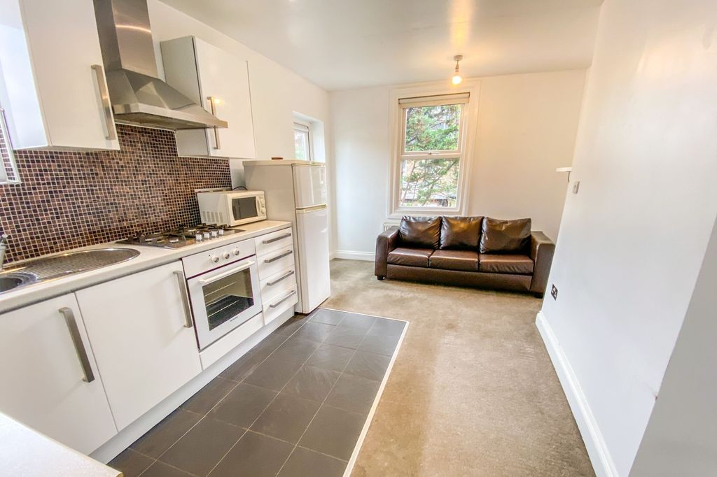 Property photo 2 of 12 48 Dryden Road, Wimbledon, London, Sw19 8Sg