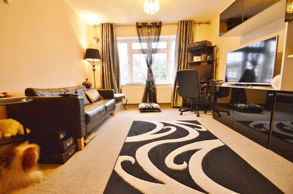 Property photo 2 of 5 Lounge