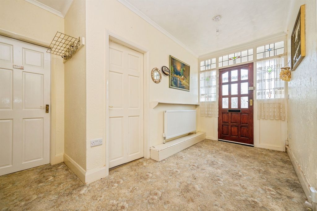 Property photo 3 of 18