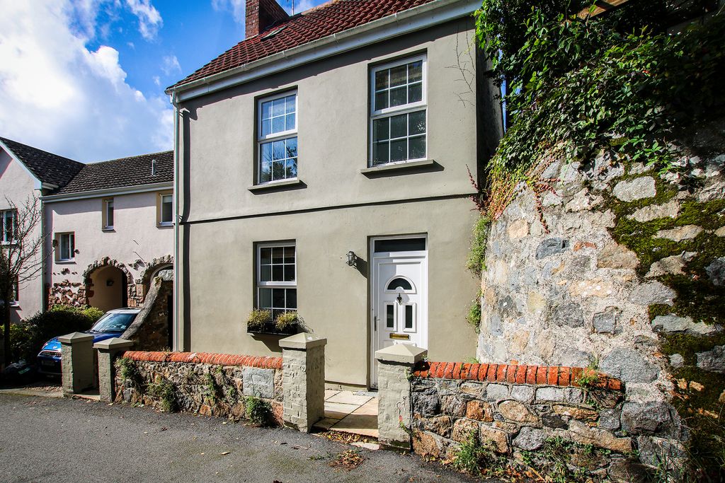 Property photo 1 of 17 Photo 0