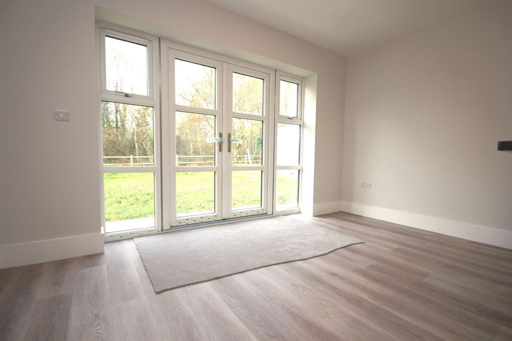 Property photo 3 of 8 Img_8635.Jpg