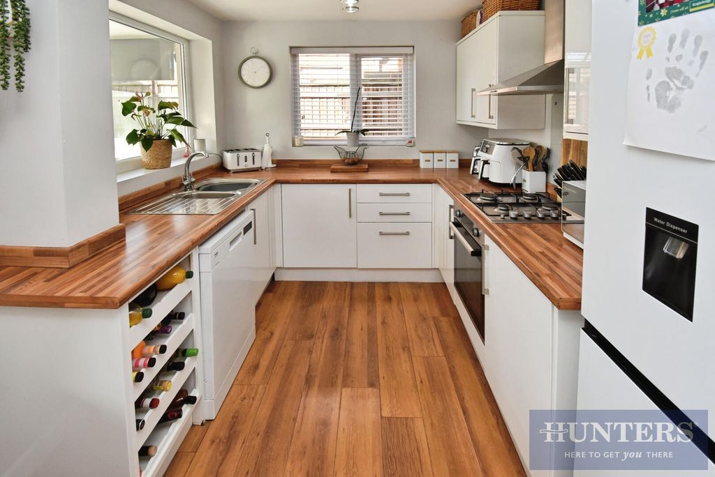 Property photo 3 of 16 Kitchen