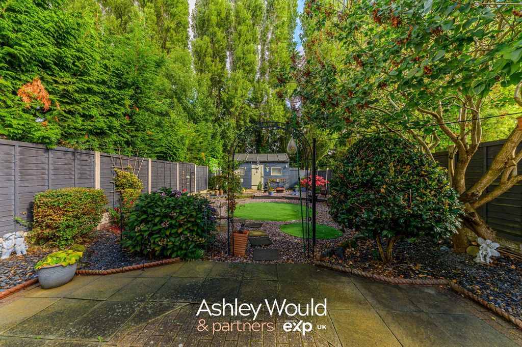 Property photo 2 of 23