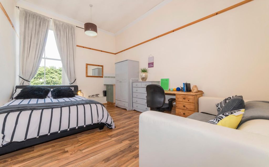 Property photo 3 of 11 Photo 2