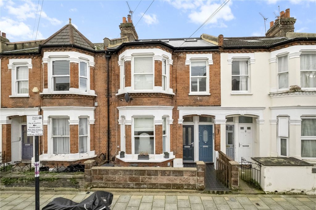 Property photo 3 of 9 External