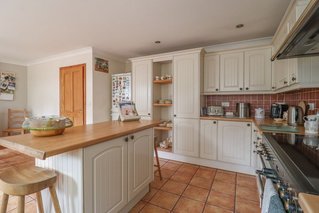 Property photo 2 of 51 4469263