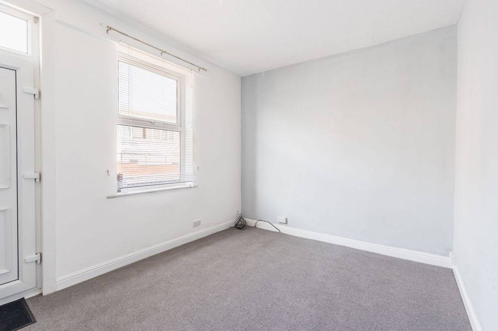 Property photo 3 of 24