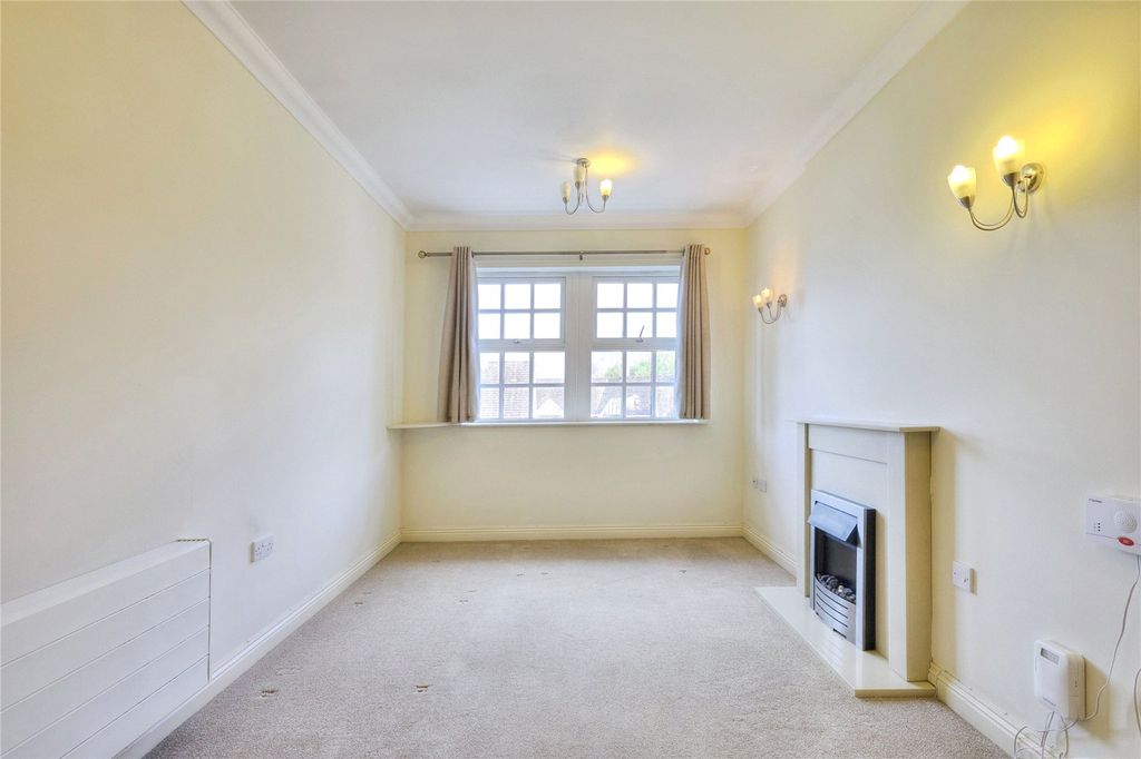 Property photo 3 of 11 Living Room