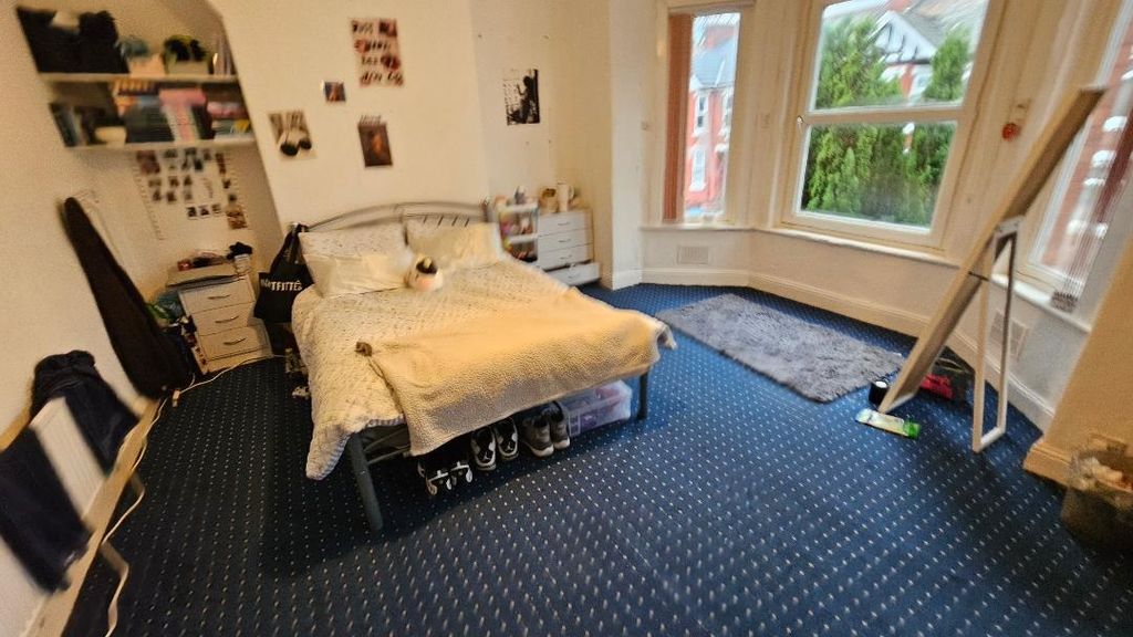 Property photo 1 of 13 A Bright Double Bedroom Featuring A Large Bay Wind...