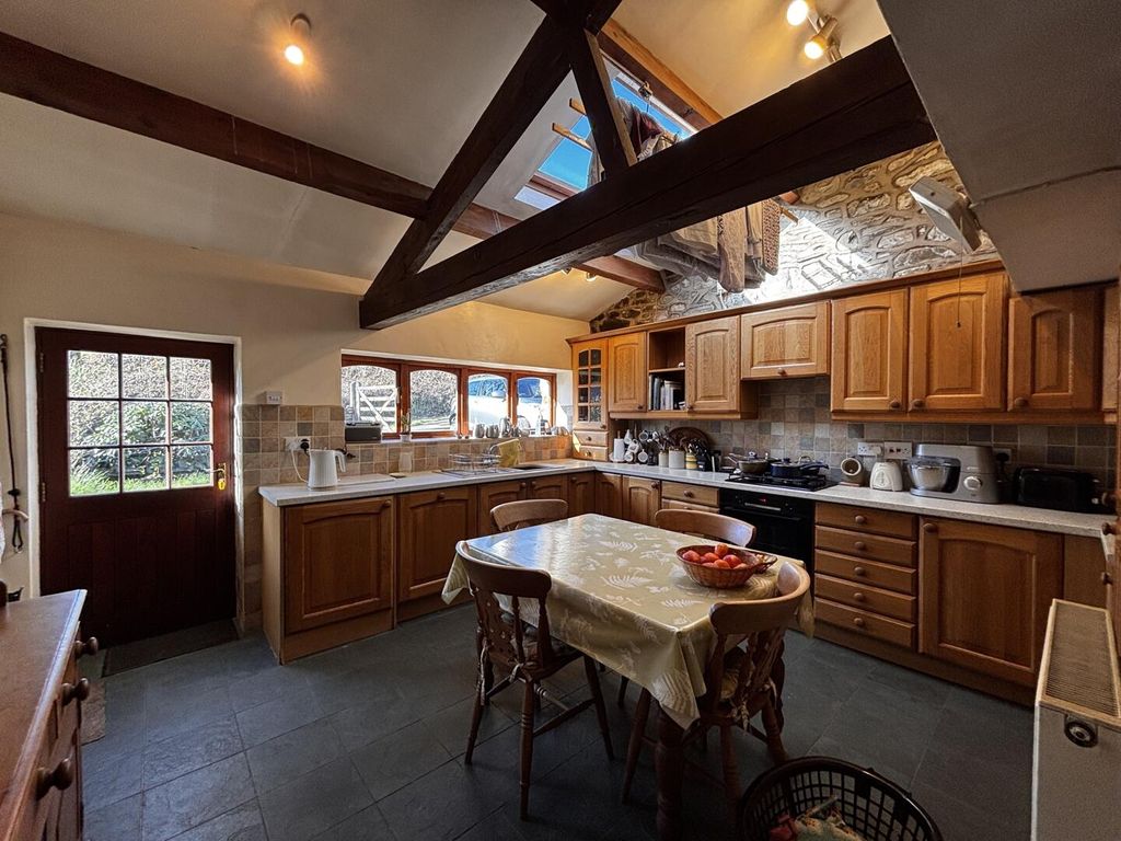 Property photo 3 of 27 Kitchen