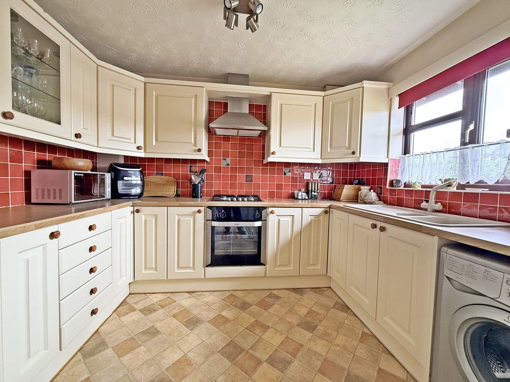 Property photo 2 of 22 Kitchen