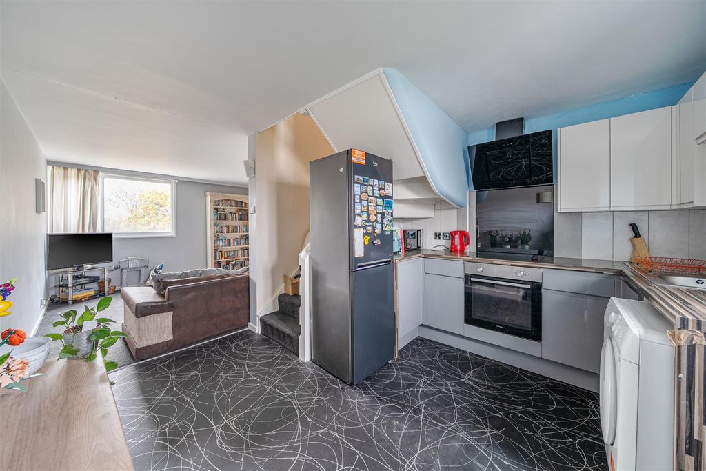 Property photo 2 of 16 Kitchen