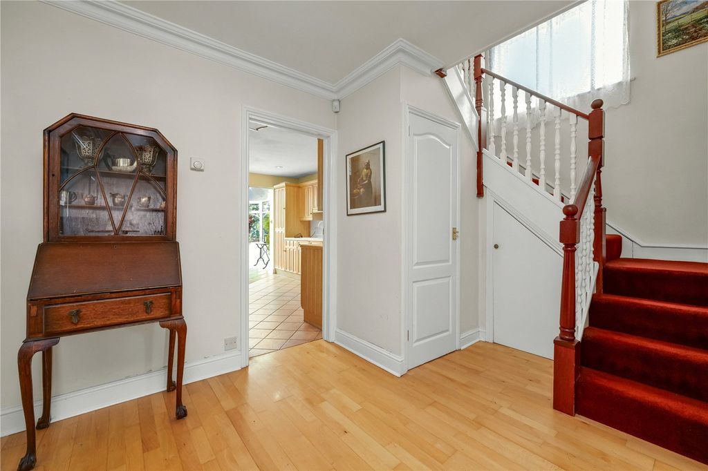 Property photo 2 of 13 Entrance Hall