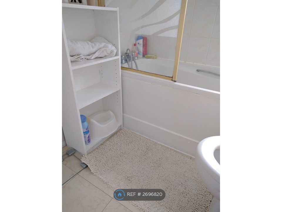 Property photo 3 of 12 Toilet