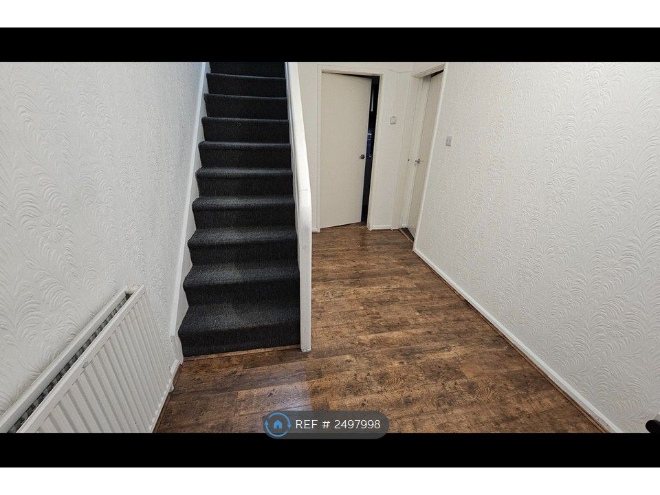 Property photo 3 of 26 Hallway 2