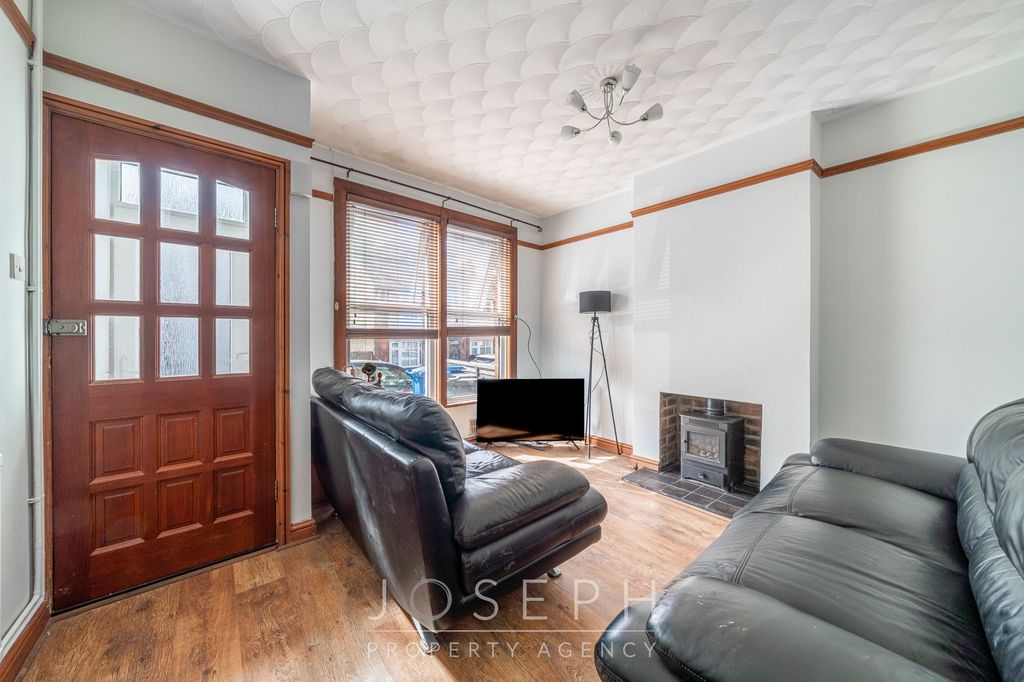 Property photo 3 of 9