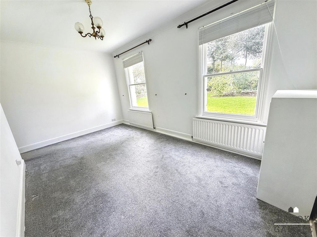 Property photo 3 of 13 01323 438506