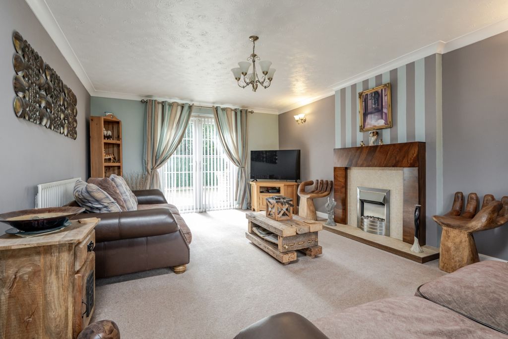 Property photo 2 of 28 002
