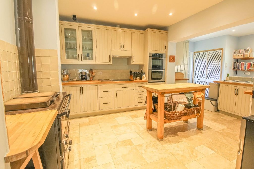 Property photo 2 of 19 Img_9118.Jpg