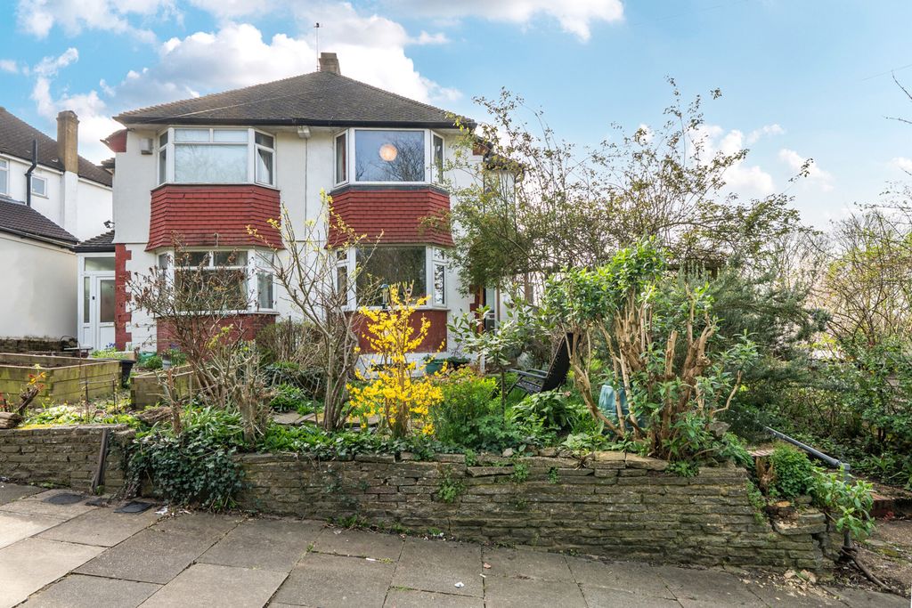 Property photo 1 of 22 External