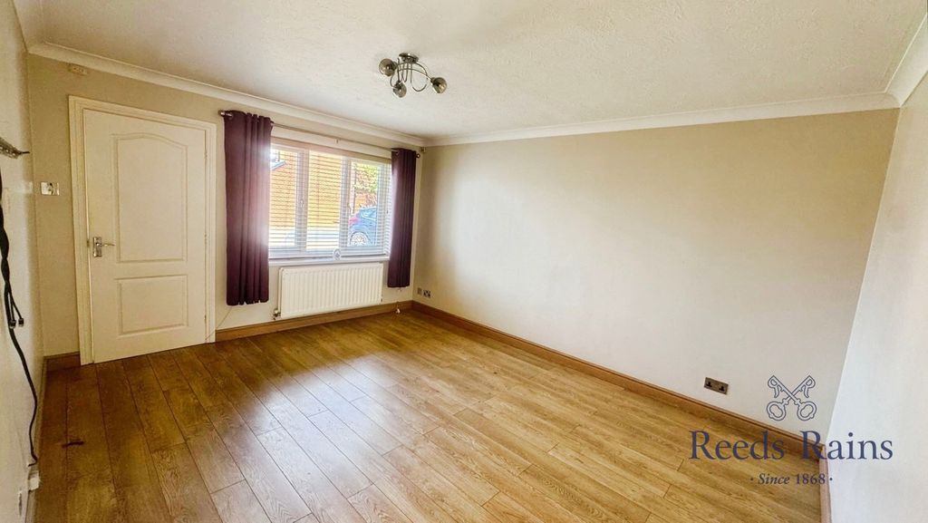 Property photo 3 of 11 Pbox-Img.Jpg