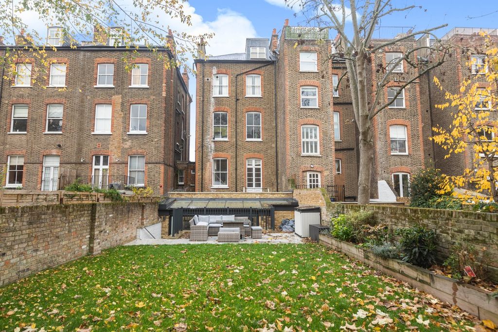 Property photo 2 of 28