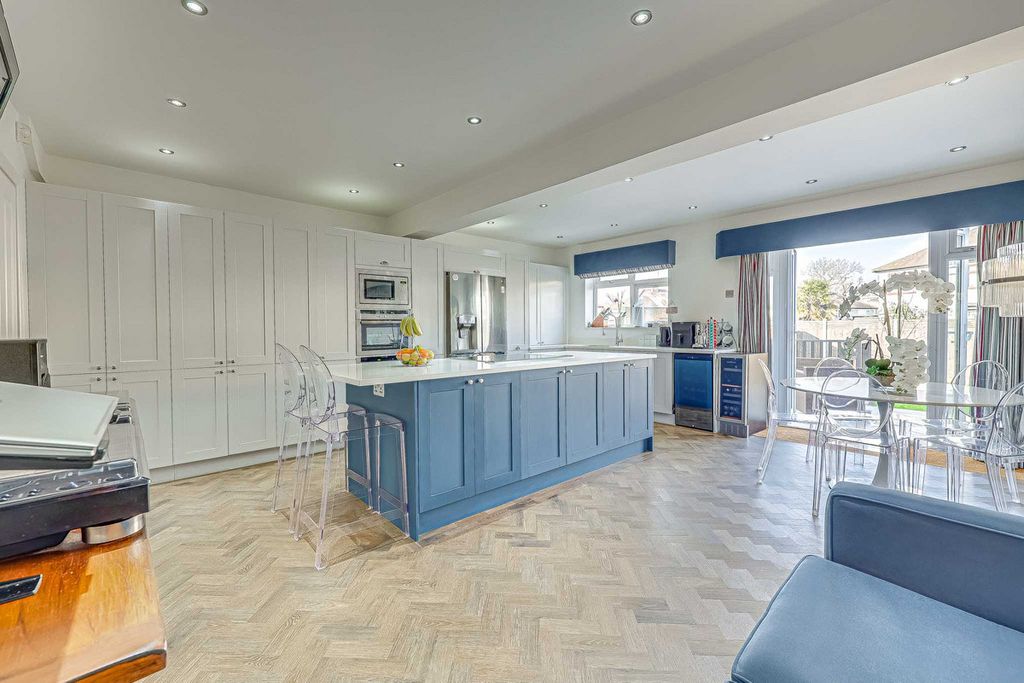 Property photo 2 of 29