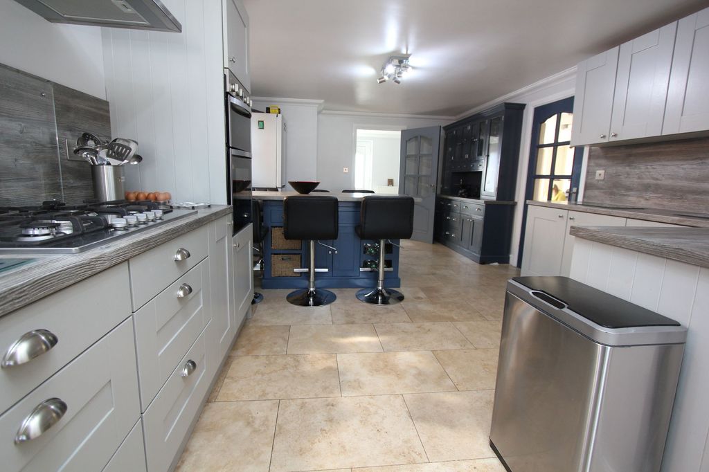 Property photo 2 of 30