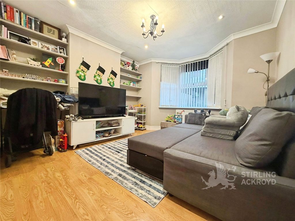 Property photo 1 of 6 Living Room