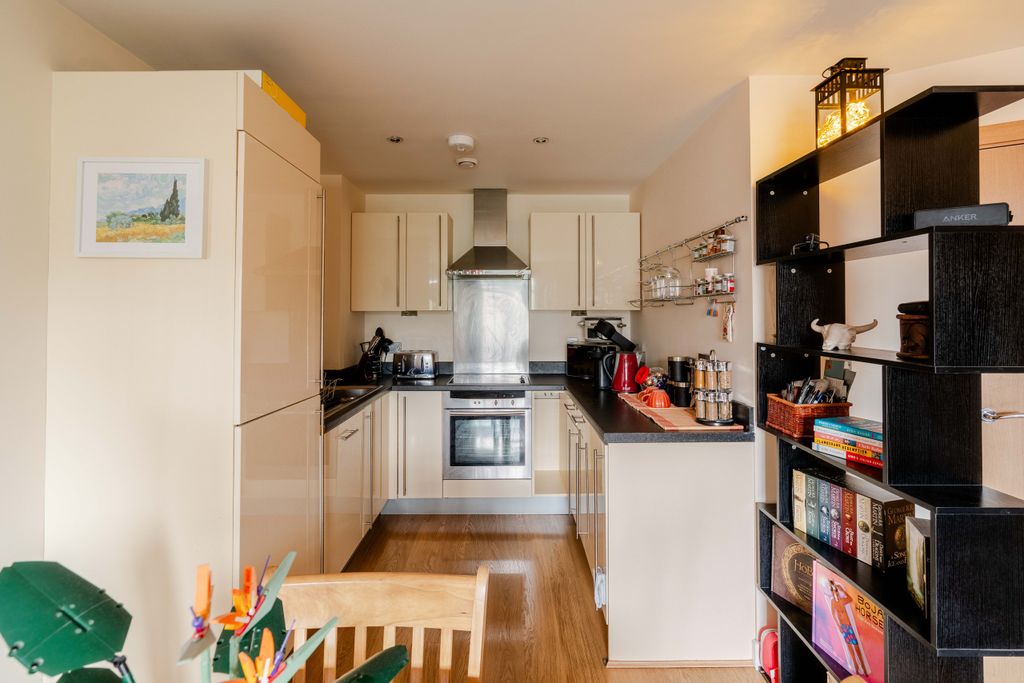 Property photo 3 of 7 8