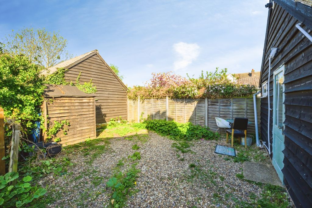 Property photo 2 of 15 Garden And Parking