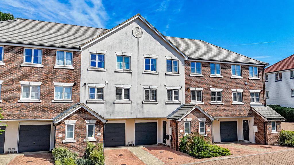 Property photo 1 of 26 Bb34ba9A-0Eee-4d7E-8B7F-36Af30Facd69.Png