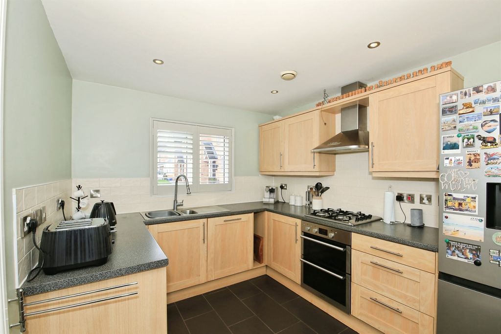 Property photo 2 of 20