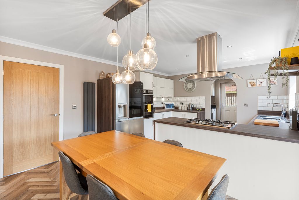 Property photo 3 of 18 Kitchen-Diner 2